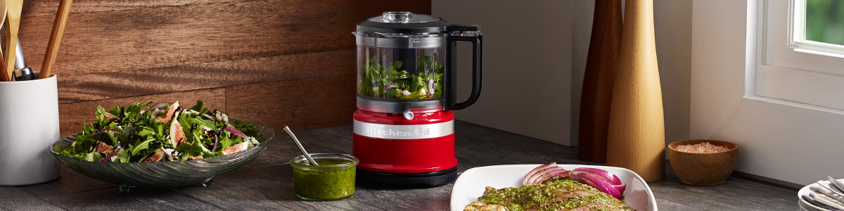Der Mini Food Processor von KitchenAid auf der Arbeitsfläche