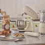 SMEG Küchenmaschine SMF03CREU Super Spar-Set inkl. Fleischwolf, Eisbereiter und Gemüseschneider - Creme 50s Retro-Style